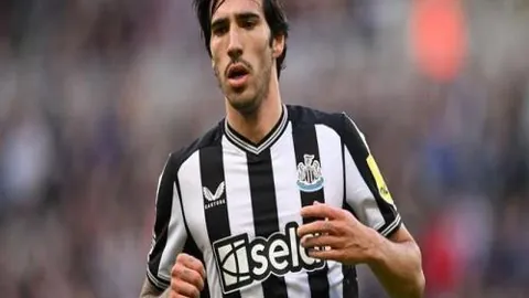 王雅繁2-1击败邦达尔，职业生涯三度闯入澳网次轮