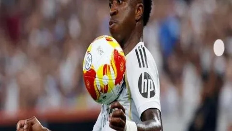 “TL战队淘汰引发广泛讨论：谁是你心中的王者之师？皮肤基金与四位英雄热议，热议话题引热议高达57回复”